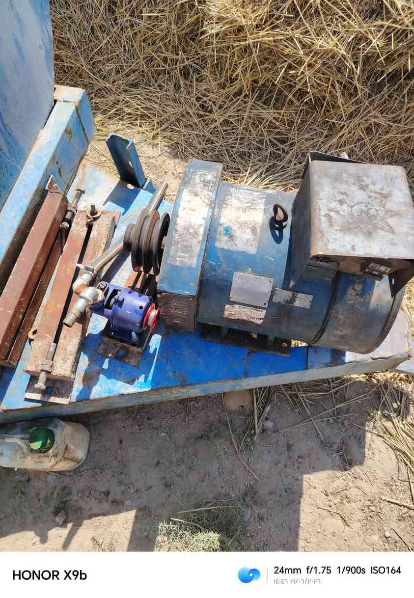 ماطور ابو فلاوينين لبيع كاطع كرنك فقط مع راس توليد 10 كيفي شغال متعهد مع سلايتات مع مضخت تبريد شغاله السعر ٥٠٠ الف قفل مكان بابل جبله زبيدي شاخه 18هاتف ***********
