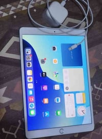 ايباد اير 3 تحديث مستمر 26.1 جهاز نضيف جدا اخو جديد مستخدم شي بسيط حجم...