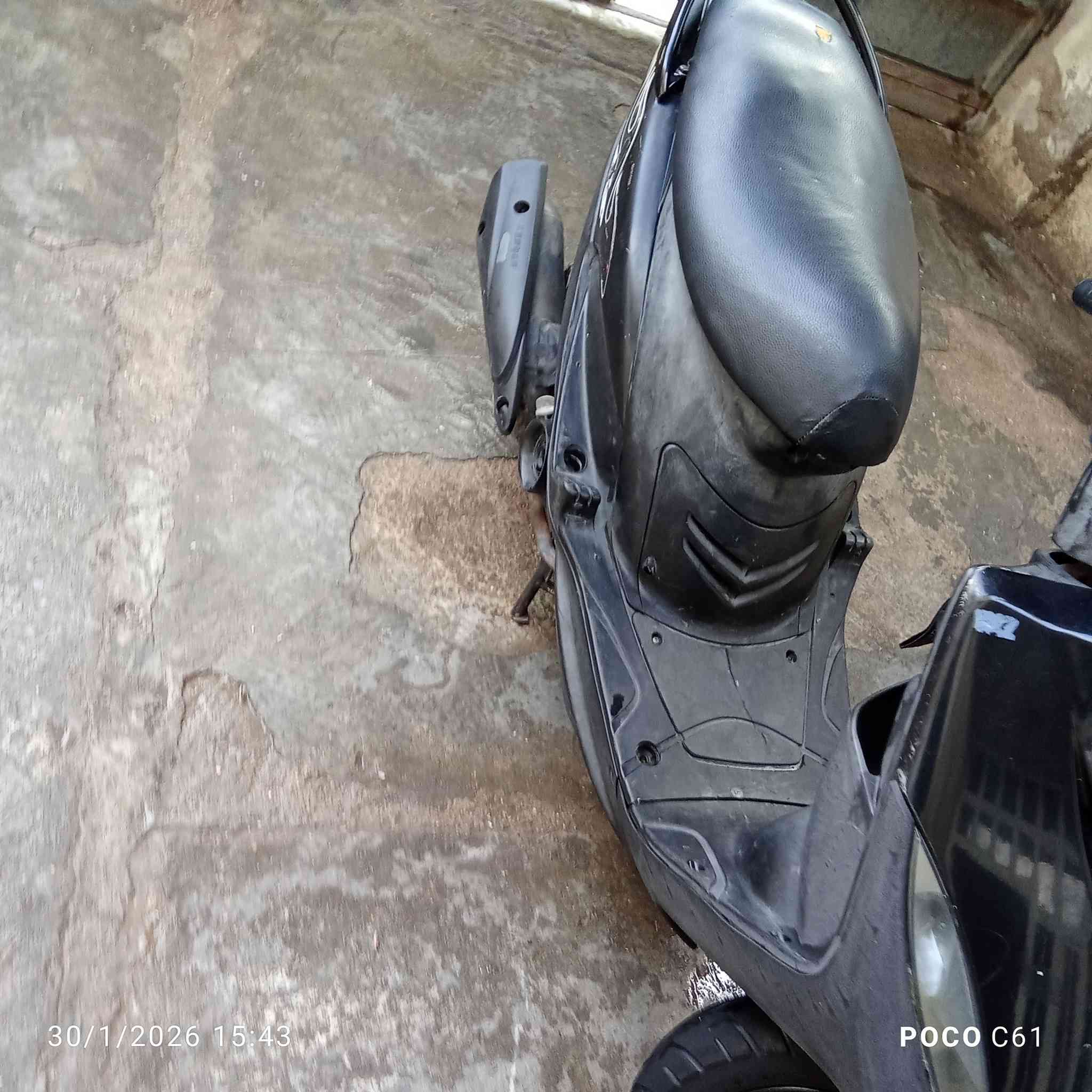 السلام عليكم دراجه ماكس عدله دراجه للبيع مكينه  49 السلف ما يشتغل عاوزه باتري العنوان بغداد الرئاسه مال العبيدي شارع 20 السعر 550 وبيها مجال تواصل على رقم الهاتف ***********
