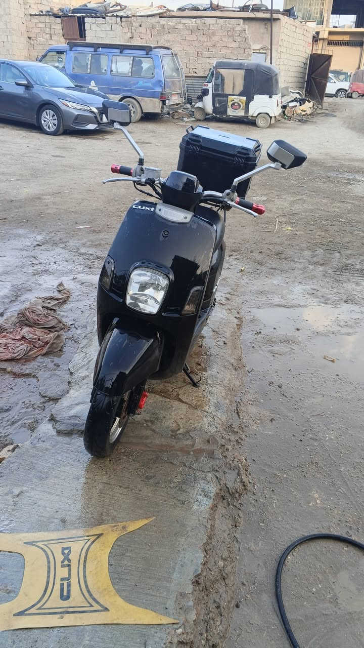 ماكس بوليسي 2008 كابريتر 
مكينة ما مفتوحة برغي ما مفتوح بيها بدون شخوط الدراجة 
الشراي يتصل مستعجل عالبيع 
***********
