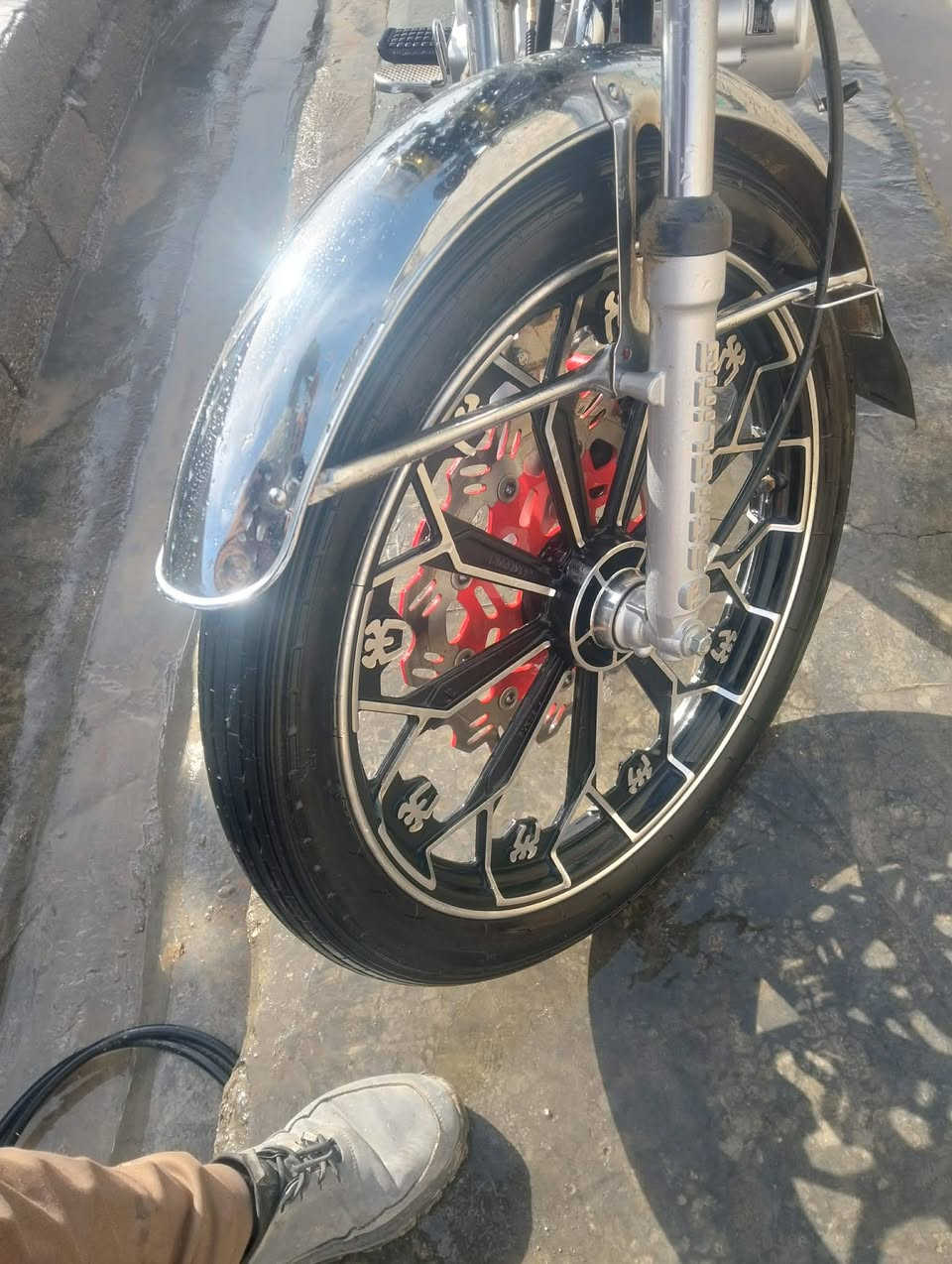 سلام عليكم دراجة للبيع موديل 25 نضافه واحد عله واحد بسعر 750 وبيه مجال للطيبين مكان  بابل جبله ***********
