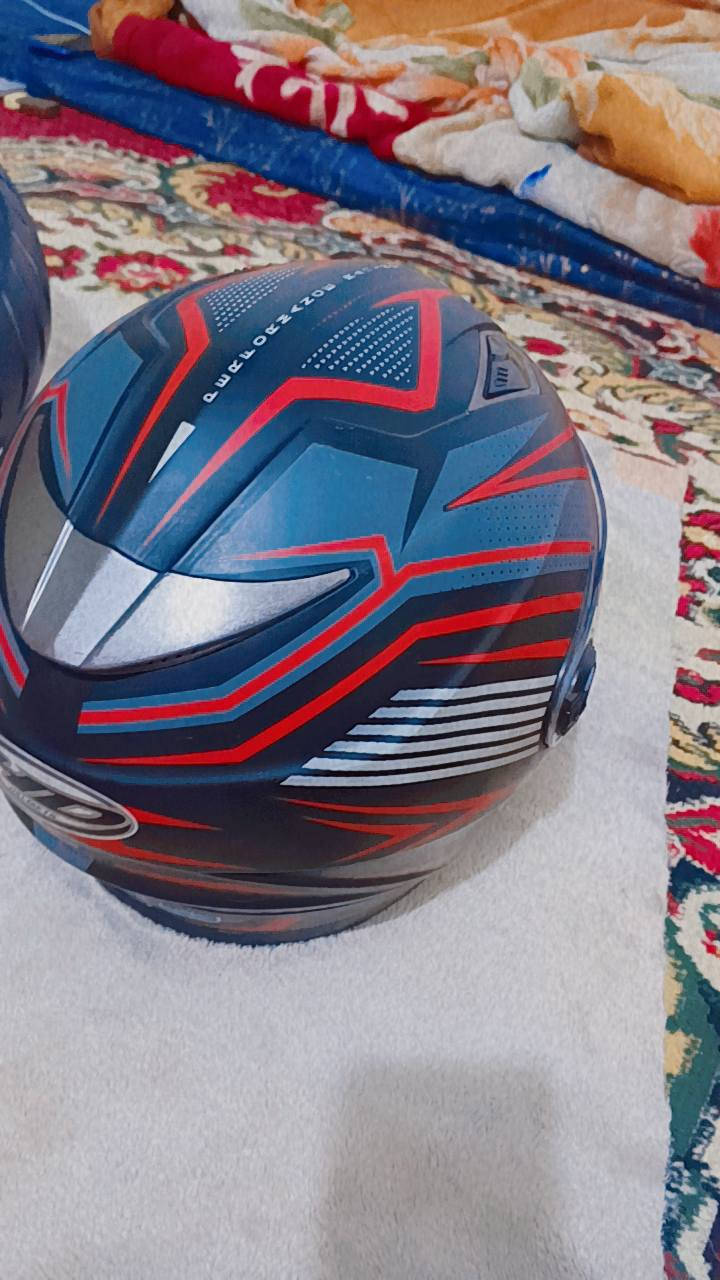 سلام عليكم
خوذه جديده و اصليه لل بيع 

‏‪***********‬‏
