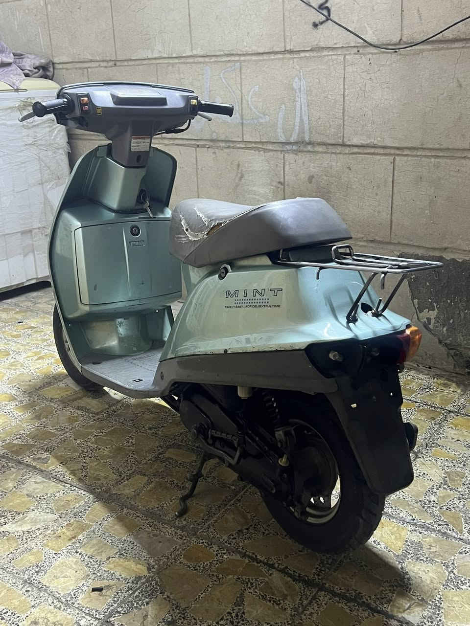 سلام عليكم دراجه اليدي مني
دراجه خير من الله جديده بشكل كلشي شغال 

السعر 400 وبيه مجال قليل 🔥.

سرعه 60 نضيفه حيل مانت الله 

سلف هندر شاير الايت هورن كلشي شغال 

المكان بغداد 

***********
