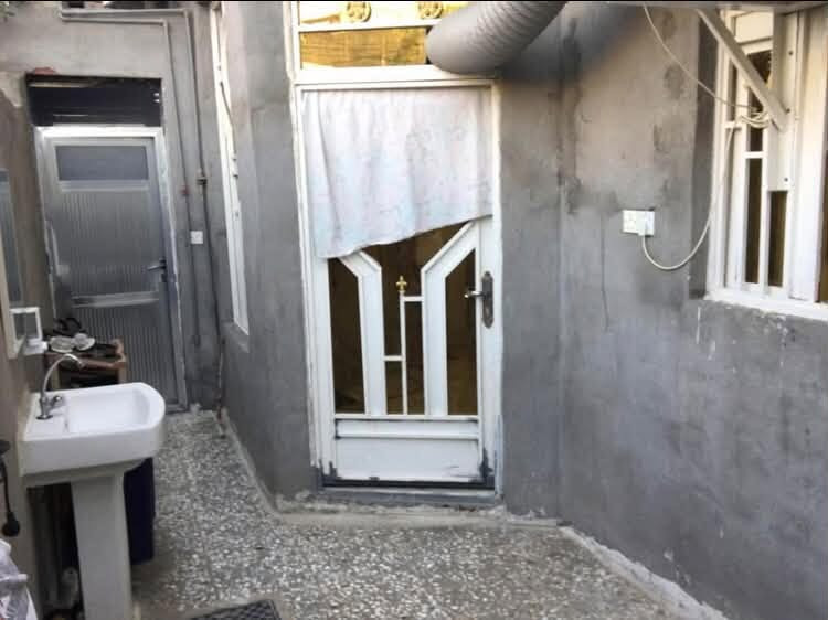 دارللبيع مساحة 100 مربع واجه 7اونص نزال 14طابقين طابق الاول غرف نوم 2+استقبال ومطبخ كبير طابق ثاني غرفة نوم كبير + ملحقات  او بيتونه زراعي عقد سند 17 عنوان بغداد شارع الجزيره سياحيه القديم خدمات كامله ماء كهرباء مجاري للاستفسار إتصل ***********
