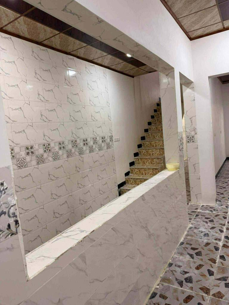 لسلام وعليكم 
بيت للبيع  100 متر طابق ونص زيرو بعد مامسكون بيت جاهز  في حي الشيماء سند طابو  الزهور ⭐

يتكون :
الطابق الاول ..غرفه وهول واستقبال ومطبخ عدد 2 حار وبارد .ومشتملات
طابق الثاني .. غرفتين نوم + هول 

خدمات كامل (ماء،كهرب،تبليط)

البيت تسليم فوري 🤝

 للاتصال او واتساب *********** موصل, نينوى
