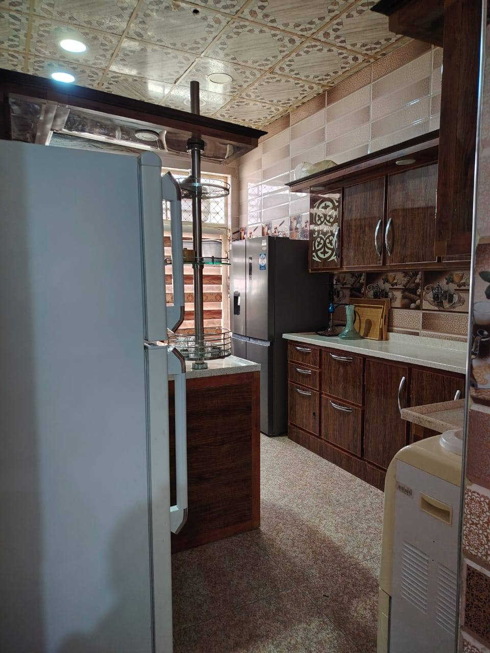 بيت للبيع الموقع المعمل العمالية
مساحة 150 متر بناء حديث 
4 غرف نوم 
استقبال ومطبخ ومزع 
صحيات عدد 2
للاستفسار ***********
