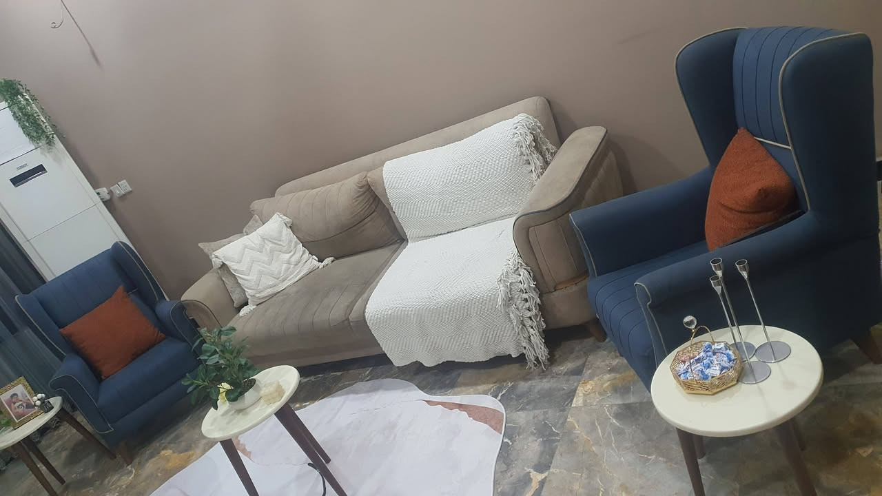 السلام عليكم
تخم للبيع مع امكان تحويله الى سرير مع مخزن للغراض بغداد حي الاعلام  *********** السعر ٥٠٠ الف
