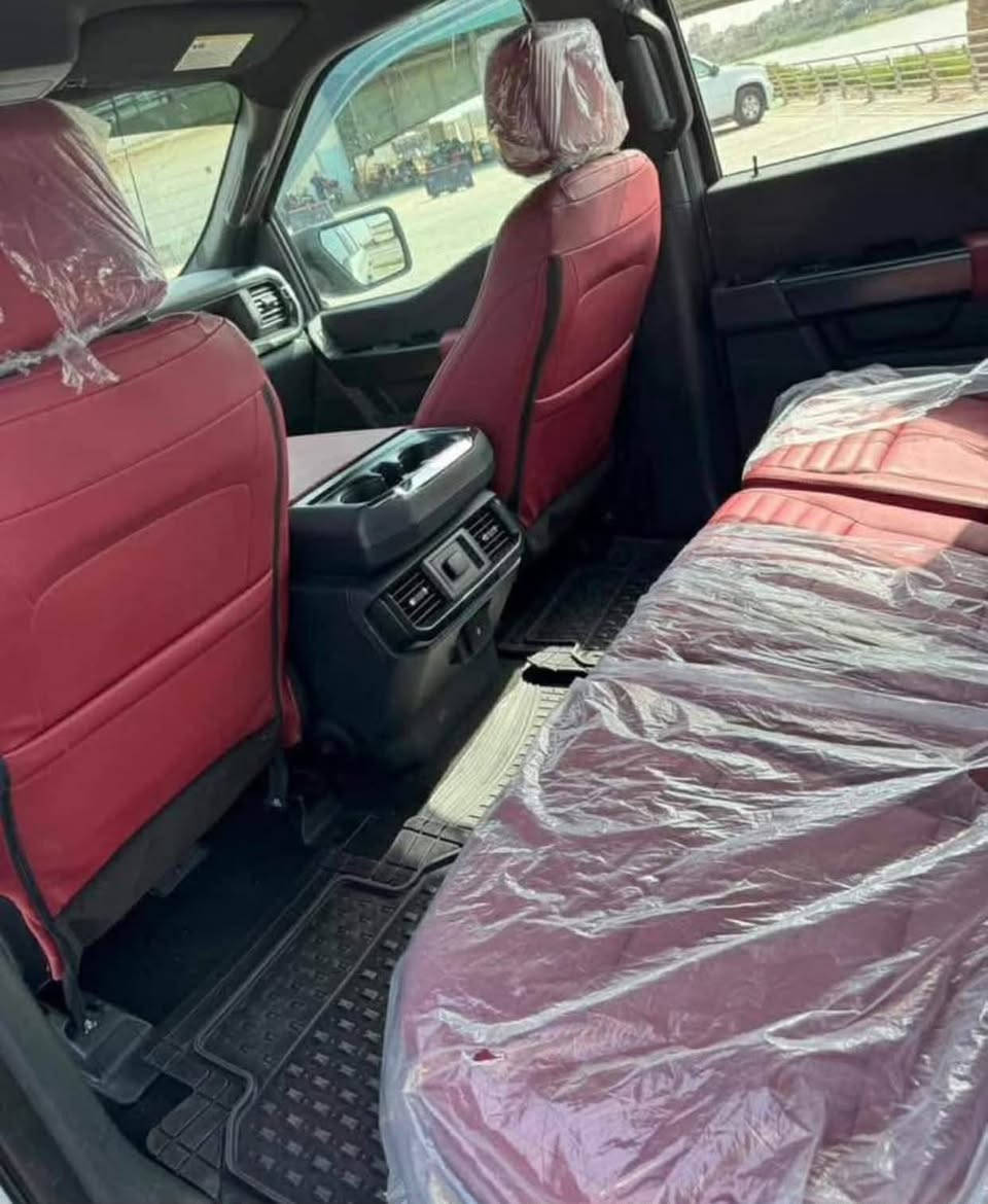 السلام عليكم
بيك اب فوردF150 موديل 2023 رقم أربيل تحويل مباشر جديدة ماشيه 55 كيلو مكانها بغداد سعرها 330 بيع أو مراوس بسيارتين


**إذا كنت صاحب هذا الإعلان وتريد حذفه لأي سبب، رجاءا أرسل رسالة إلى الدعم الفني**