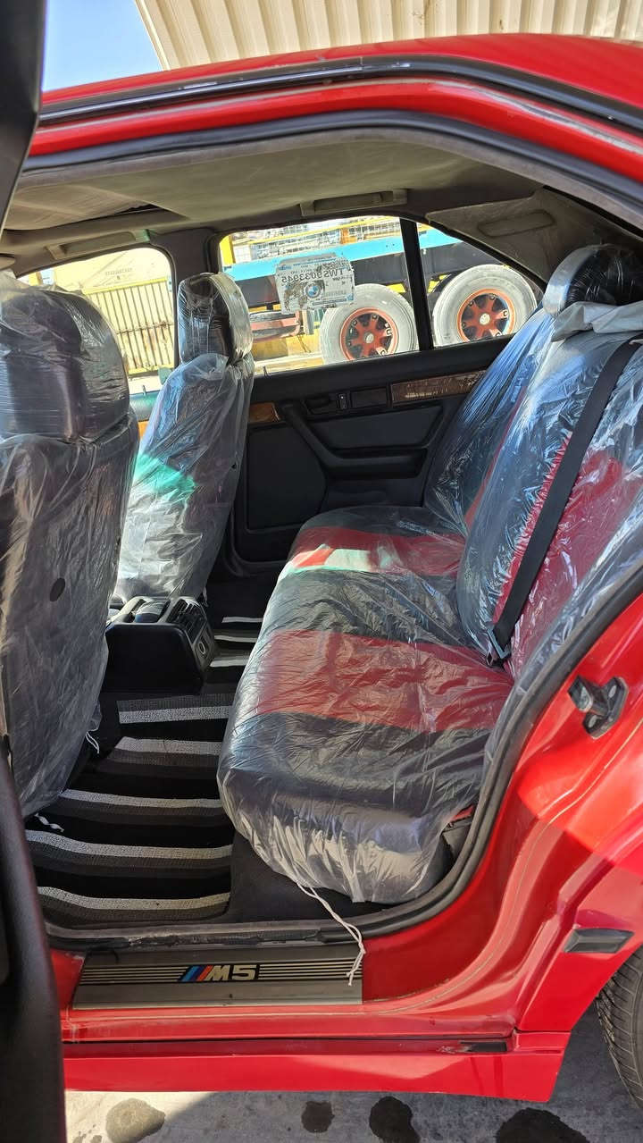 السلام عليكم احبتي من رخصت الادمن المحترم 
سياره BMW 525 بجم عريض رقم بغداد بسمي ميكنه 6  سلنرد بلادي مسكر تك فانوس بليته اصل 525 كشنات مخمل بلادي فتحه سقف سلايت طكتين كهربائيات لاجطل ولا مواصل ضفيره عدله كير   2000 عادي جاترك رياضي ترايك وين متريد بل واقع احلا من الصور  ***********.السعر  ٦٠وبيها مجال وشعدك مراوس حسب القناعه
