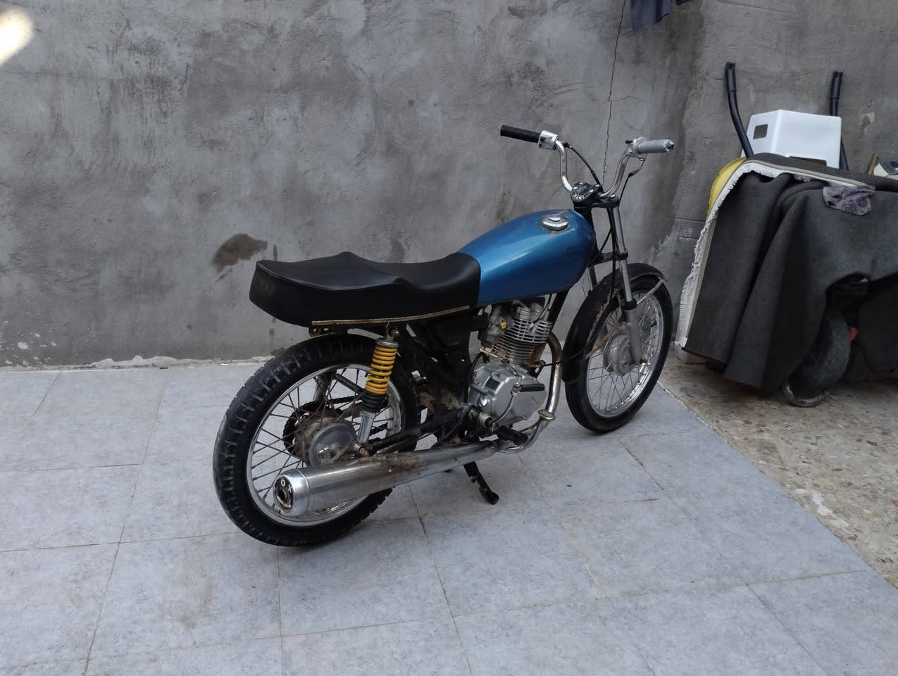 دراجه للبيع نامه محرك شلعه وسرعه وفصله شرط تمشي معدل يعجبك دراجه بيه غراض جدد كابريته ومبدله ستان جديد وبداله وقاعده تاير كدام نضيف الدراجه بيه شغلتين تنضح دهن وتكطع ومو مستمر + ودخانه قليل بالفصله لمن تفصل بيه ومو باستمرار واطلع بيه بيه وين ما تريد سعره 320 الف مكاني بالبصره ابو الخصيب + المو شراي ويريد يسولف لا يوصل واليكسر بسعره هم لا يوصل رجا رجا رقم الواتساب ***********
