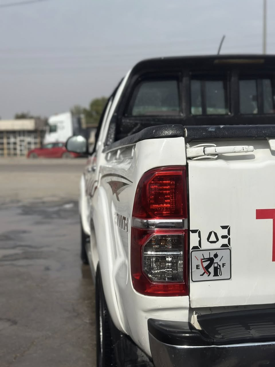 للبيع تيوتا فورويل موديل 2012حادثها كلش بصيط محرك حداديه خير من الله مصبوغه لجماليه فقط والسعر خاص ***********السياره بسمي
