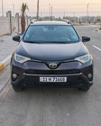 تويوتا راف فور موديل 2018  وارد امريكي ماشيه 80 رقم بغداد انكليزي السن...