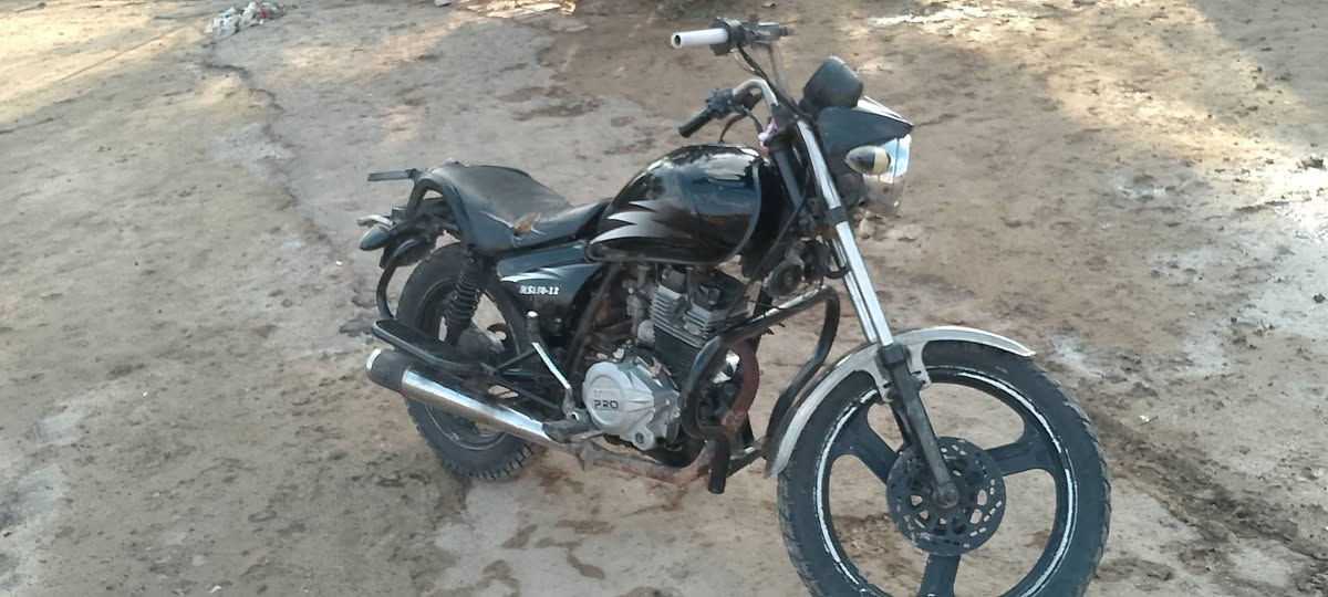 السلام عليكم دراجه للبيع بدون اوراق مكفوله من السرقه دراجه حلوه نضيفه كهربايات كله  اشاير + لايت + لايت عالي مكان واسط العزيزيه السعر 350 وبيها مجال الاستفسار الهاتف ***********
