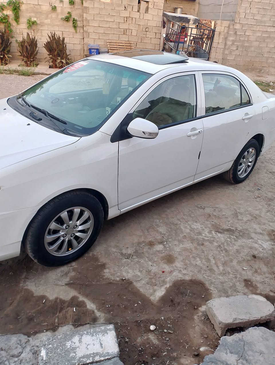 السلام عليكم بي واي دي موديل 13 سياره جاهزه جير مكينه بكيس تبريد كهربائيات كله شغال سياره جديده بصمه بصمه ابواب فتح السقف سياره كل شي بيها شغال الجير عادي سياره جاهزه رقم كركوك كربون مال بنزين بيها رقم جديد الالماني سعر 60 وهذا رقمي ***********
