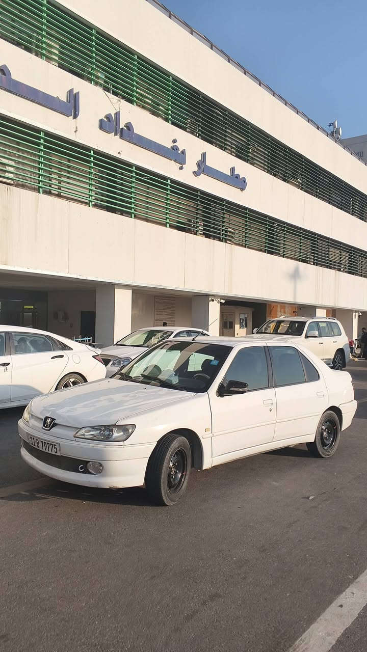السلام عليكم
للبيع سيارة بلادية 
مكينة جديدة z7
باتري جديد
زوج تاير جديد 
كمبريسر جديد 
كشنات جدد
داخلها نظيف كلش
تبريد 
بردة خلفية بلادية
بيها طخة من ورة عايفها كدام عينك 
نقصها
بس مخاد مال عربانه خلفية 
سعرها ٤٨
مكانها بغداد الراشدية او اعظمية
***********
