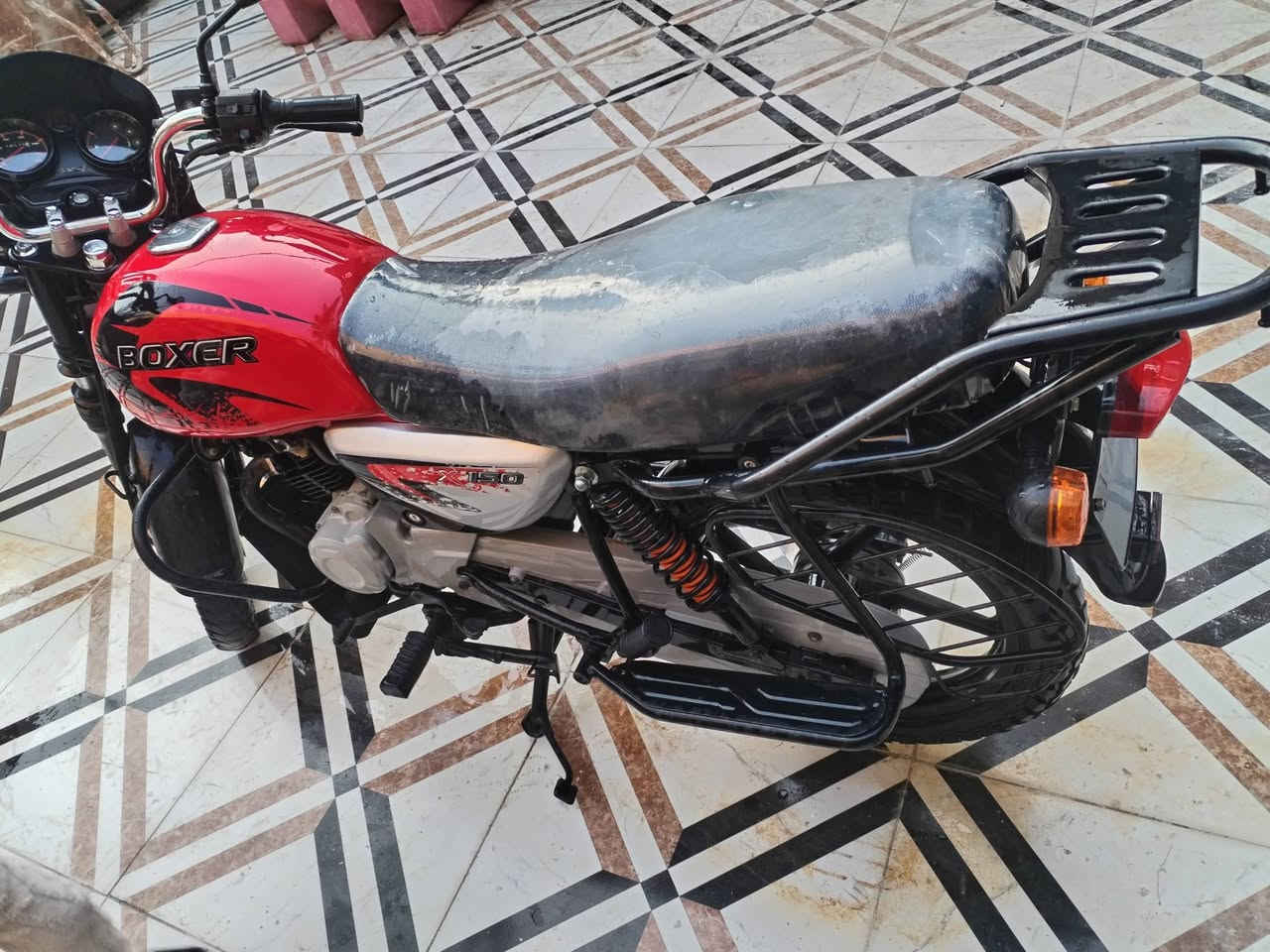 بوكسر للبيع مديل ٢٢ رقم وسنويه لرقم بعده ما مستلمه موجود لوصل سعر مليونين وميه١٠٠ ٢ مكان قرنه بني منصور رقم الهاتف ***********
