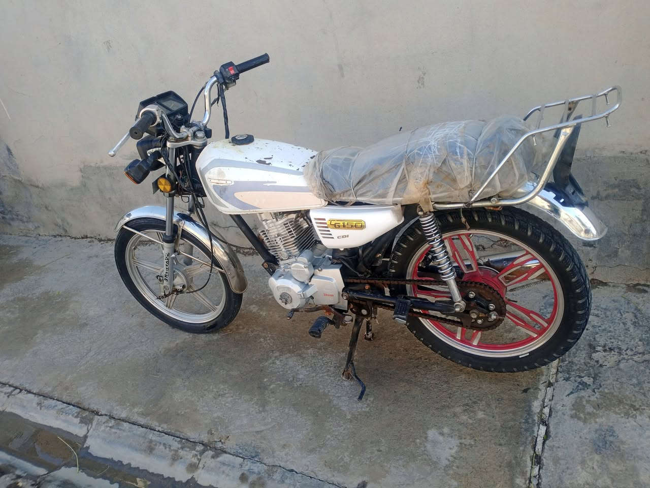 سلام عليكم دراجه سافان 5كير اوراق
موديل 2018 السعر 350 وبيها مجال واسط صويره الاتصال على الرقم ***********
