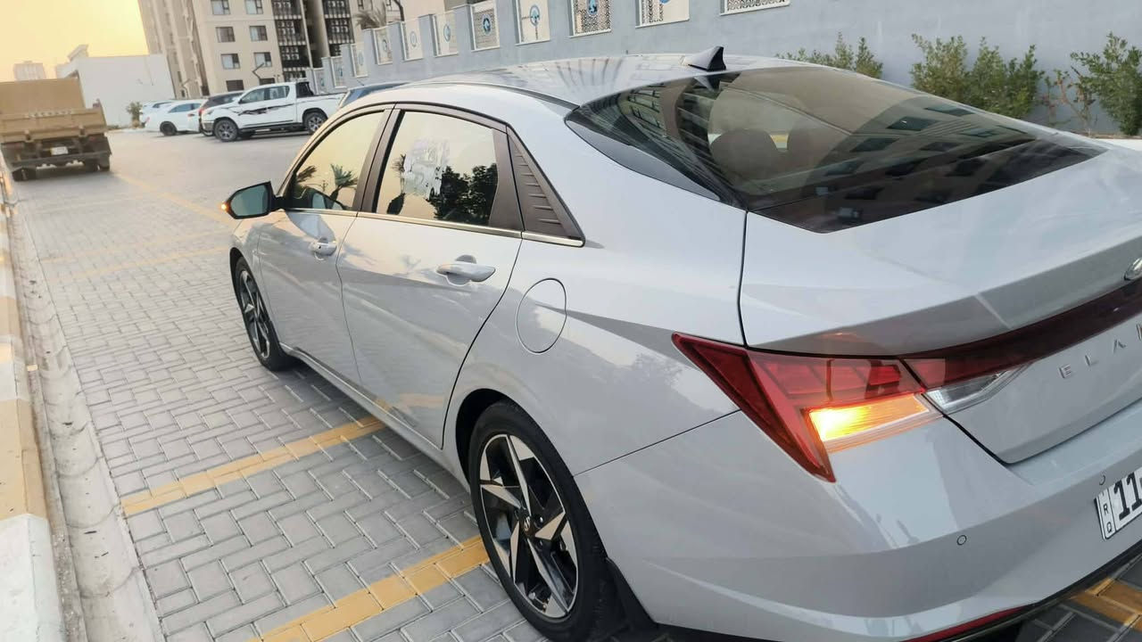 سلام عليكم النتره هايبرد تلاثه وعشرين فول مواصفات حادث خلفي لون سمنتي بغداد***********
