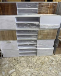 توفر ميز شاشه  للحجز والاستفسار مراسله الصفحة او وتساب  07801186493