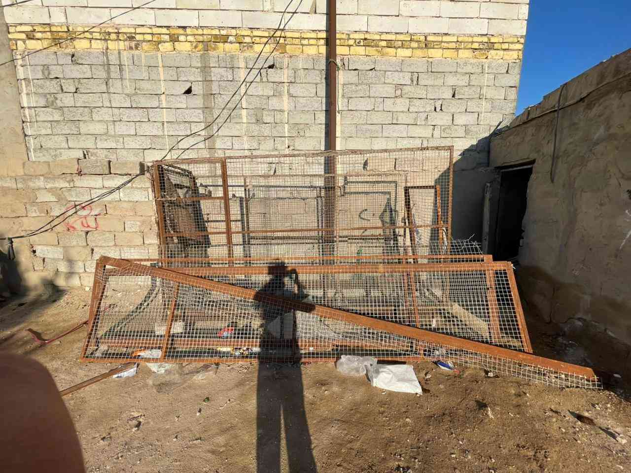 السلام عليكم برج طيور العدد 2 الكول الواحد 3 متر الارتفاع 2 متر و محميه مال بيت 4 في 4 للبيع مكاني النجف الاشراف الاستفسار ***********
