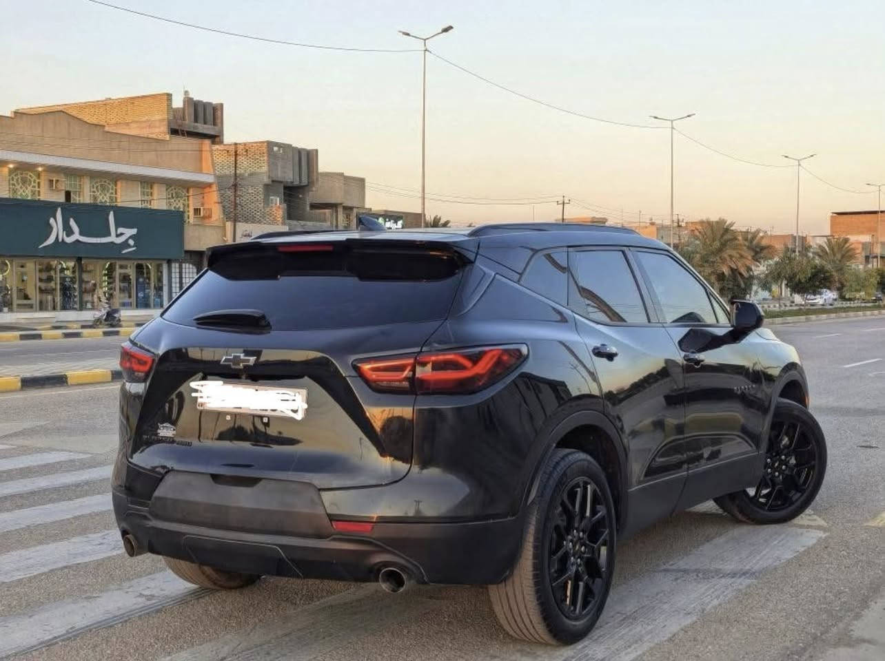 السلام عليكم شوفرليت بلايزر 2023  وارد امريكي مواصفات 3LT بلاك ادشن مكينة 2.0 تيربو رقم بغداد
السعر 180 و بيها مجال بسيط.

الضرر تبديل قمارة فقط بجم كبس

المواصفات (شاشة كبيرة + كامرة + بصمة + لايت Led + كشن كهرباء + تبريد قطعتين + غرفة جلد + ويل حجم 18 + رادار امامي و خلفي و جانبي و بقية المواصفات المعروفة).

المكان بغداد
للتواصل
*********** متوفر واتساب.
