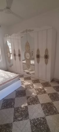 غرفه للبيع مكان حسينيه الراشديه غرفه تتكون من 11 قطعه نضيفه نضافه 95/1...
