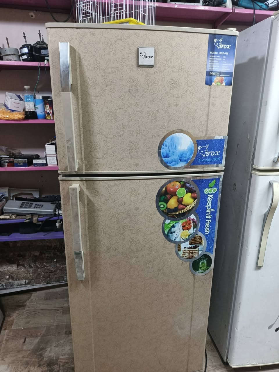 للبيع ثلاجات عدد 2البيضه 16قدم ب 125قفلها والثانيه حجم 14ب150قفلها طبعا ماكور بلاد شرط التجميد والتبريد للاتصال ***********موقعنا حي الحهاد الرفاق
