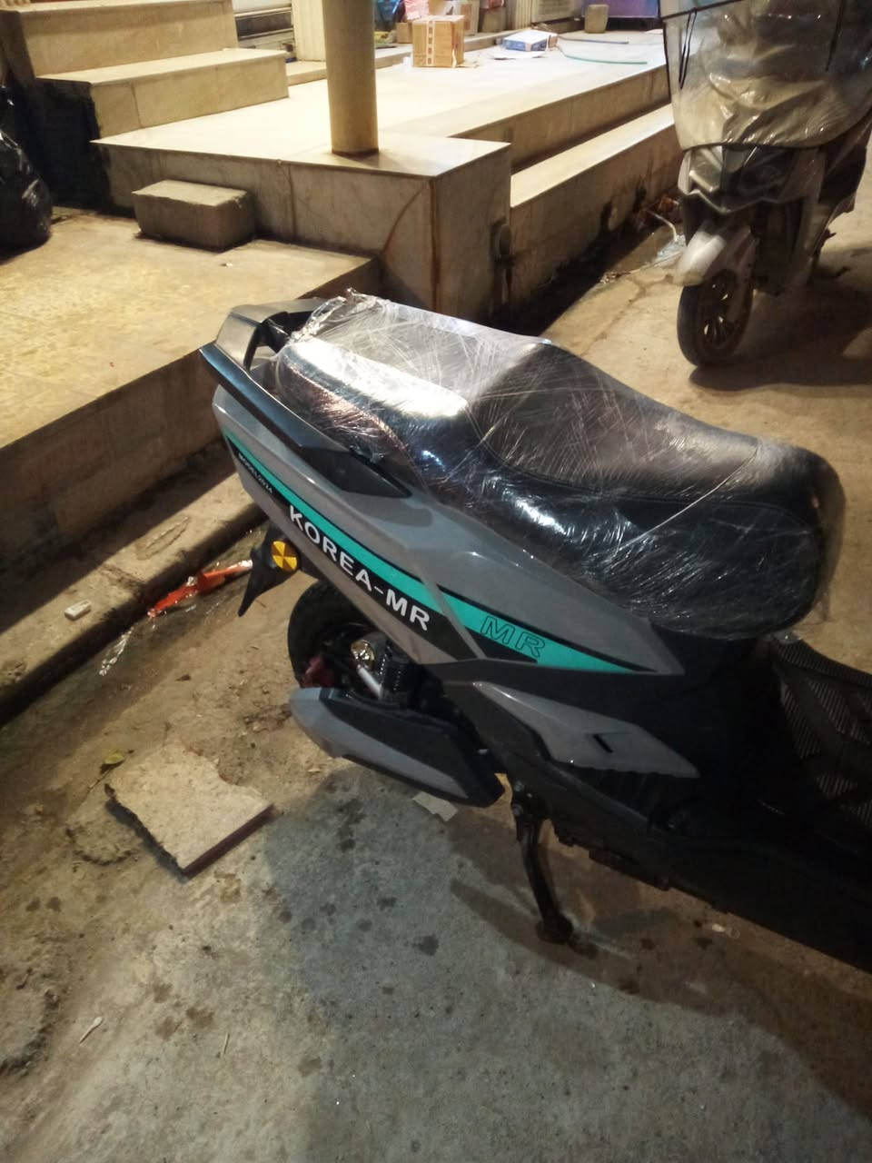 السلام عليكم ورحمة الله وبركاته 
عندي ماطور شحن للبيع فقط فقط 🥰 
مواصفات معروفه 
1 ___6 بطاريات 
2___4 نمر السرعة 99 شلعه فول 
3___لايت ثلجي عالي ناصي رماش 
4___بك لايت شغال 
5___اشاير يمين ويسار 
6___اصطابات رياضية 
7___شركه كوريا مار شرط شرط الصلي مو التقليد 
8___لون سمنتي مميز 
9___ شاحنه اصليه ام النقاط 
10___تايرات جدد زوج مبدلات 
11___ابريكات رياضية 
12___دبلات الكدام رياضية 
13___دبلات الوراء رياضية 
14___ شلعه ومعدل نار 🔥 
15___ شرط الفحص البطاريات 
16___ مكاني موصل ايسر عدن 
17___يرحم موتاكم المو شراي لايدخل عل خاص 
18___ السعر على خاص


**إذا كنت صاحب هذا الإعلان وتريد حذفه لأي سبب، رجاءا أرسل رسالة إلى الدعم الفني**