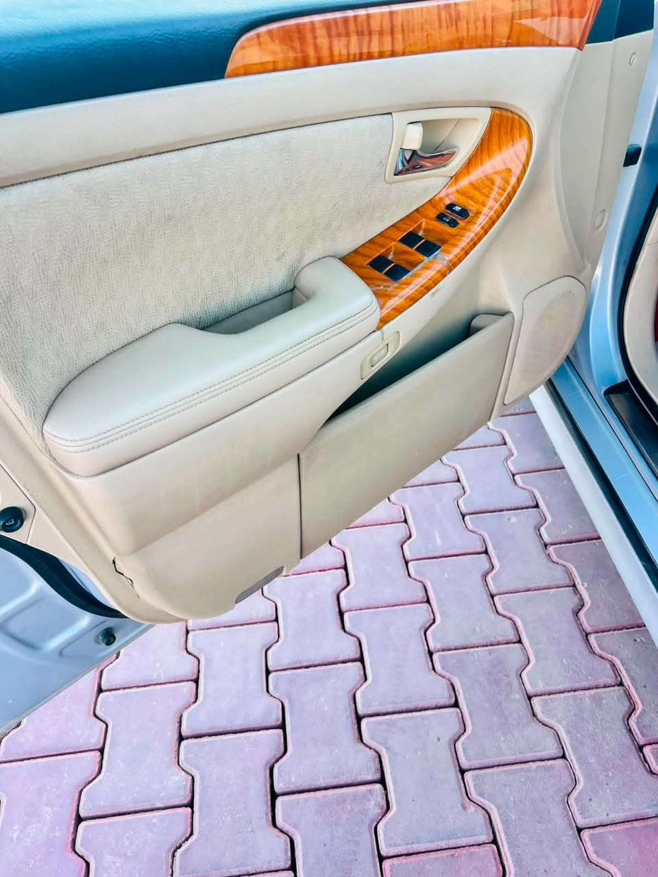 ماجستا 2007 للبيع كصه تكم فقط
المواصفات

5دكم .

محركها V8 الحجم 4300.كير محرك شرط 

كشنات ملكي المرغوب  اصل. 
تبريد امامي خلفي3قطع.

اربع كشنات كهرباء.

3برده خلفيه وجانبيه كهرباء اصليه.

5بصمات ابواب+بصمة تشغيل+ صندوك شفط 

كشنات خزن ميموري.

حساسات  امامي وخلفيه

كامره خلفيه 

بگ لايتات لد اصل.

ثلاجة

ستيرن كهربائي

تحكم ستيرن+كروز تثبيت سرعه.

جنطه جكات كهرباء شفط. )(السعر 52بيها مجال)))***********)يرهم مراوس

