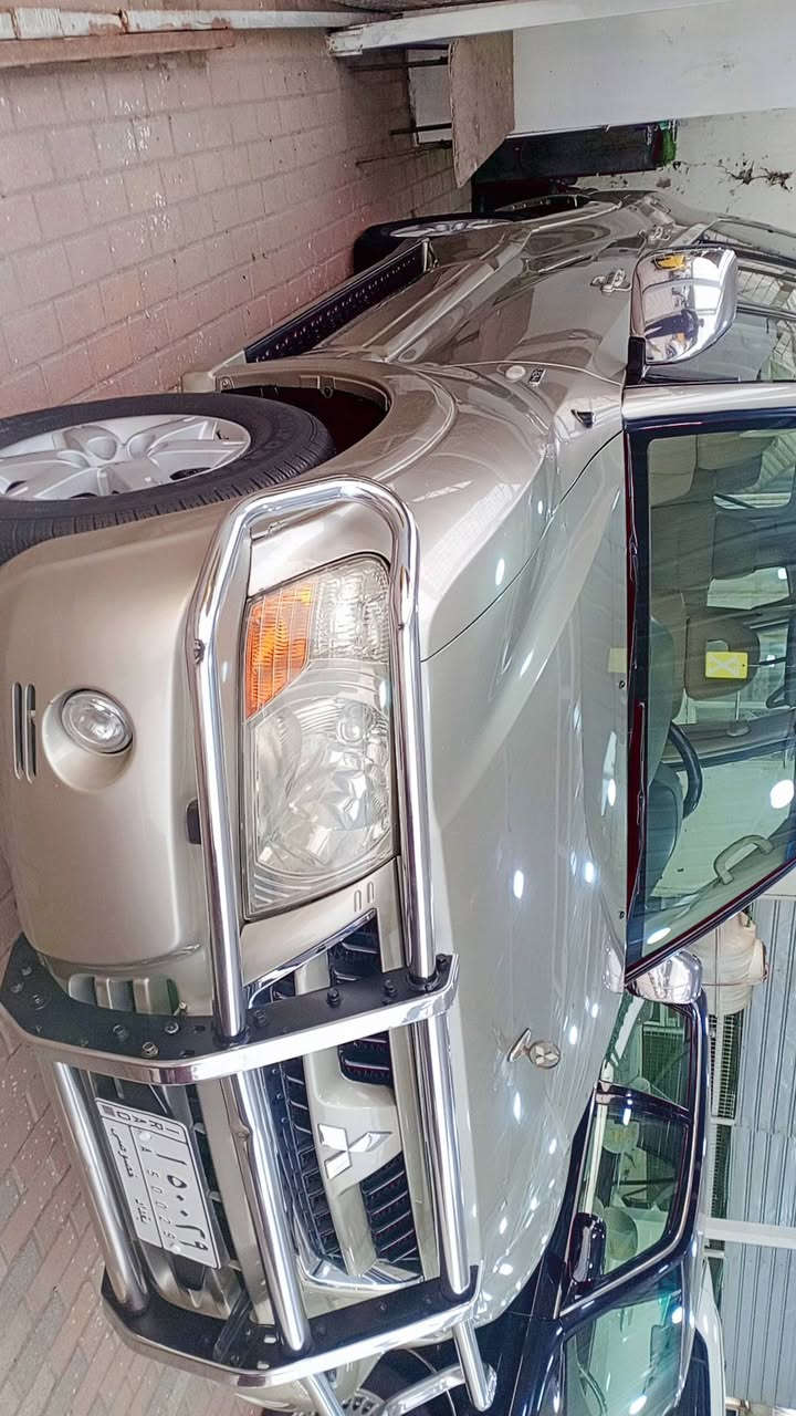 السلام عليكم ورحمة الله وبركاتة 
باجيرو للبيع موديل 2006 خليجي 
بدون ضربه بيها صبع بلجاملغ الخلفي فقط 
السياره مكينه وكير خير من الله تبريد شغله 
صدر خلفي امامي تخم تاير كهربايات خير من الله 
رقم بغداد مشروع وطني مكان السياره بغداد 
 *********** بي واساب
السعر 115 وبيها مجال قليل
