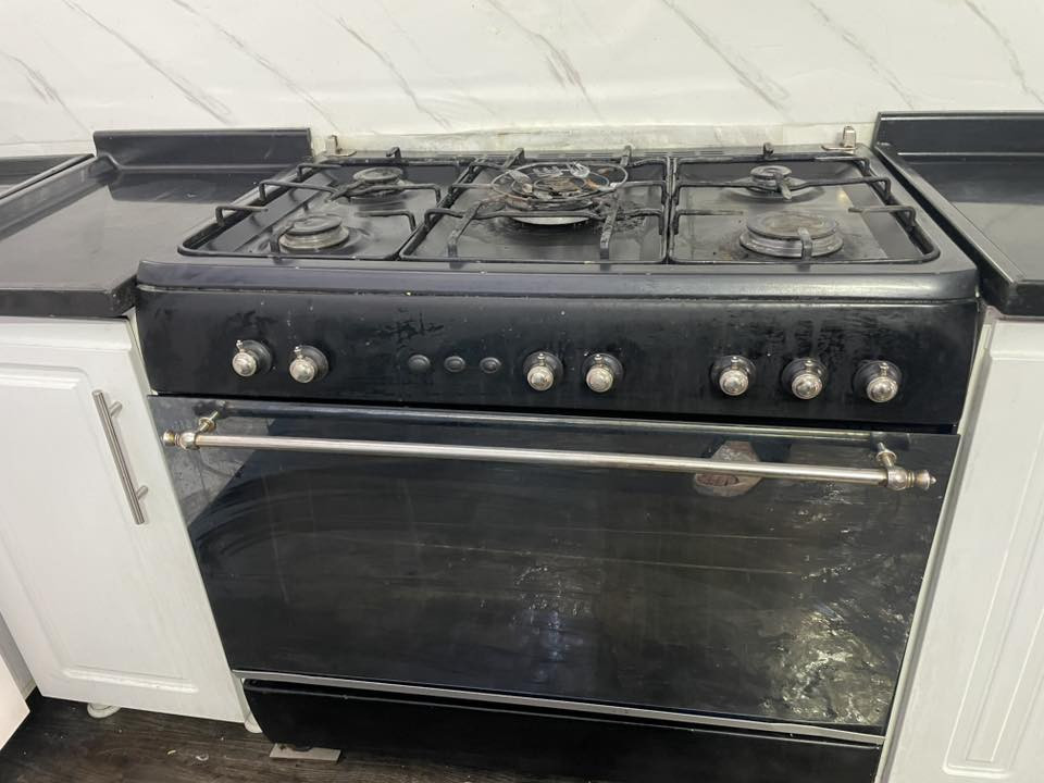 كاونتر ٧٠٠ الف مع طباخ شفاط دهون ومايكرو ويف 
قياسه ٣ ونص
*********** بغداد
