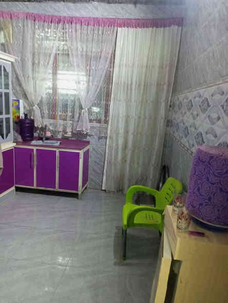 سلام عليكم بيت طابقين مساحة 180 متر البيت يحتوي عله ستقبال وصاله ومطبخ وغرفة 
الطابق الثاني يحتوي عله غرفتين المكان قرب جامعة بابل قرب بكر ابن علي يبعد عنة ٥٠ متر 
***********
