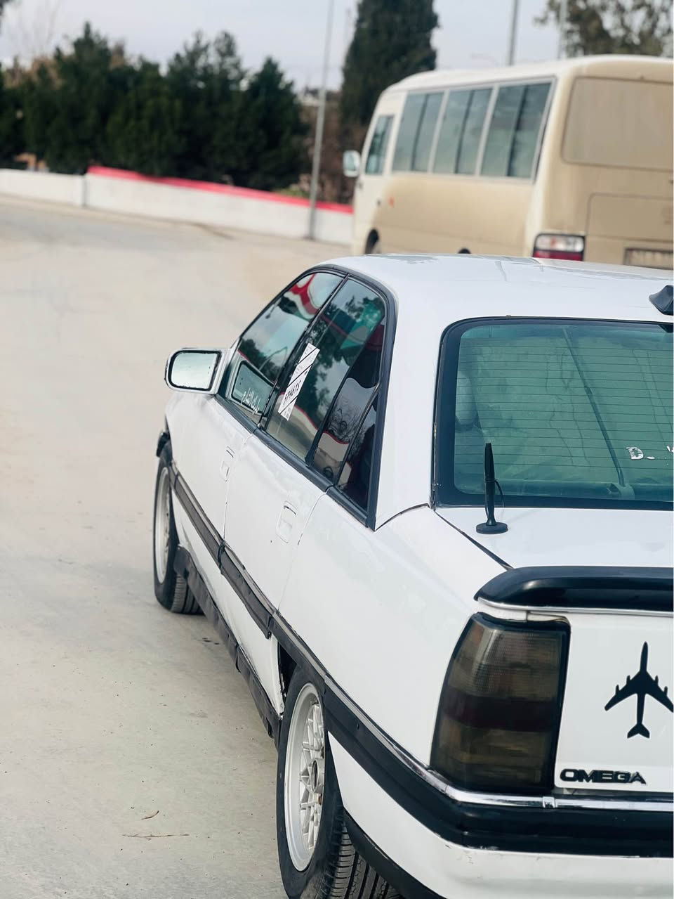 سەرەتا بەناوی خوا 
ئومیگا مودیل ١٩٩٢  بئ دەعمو ليدراو سه ياره كه پيشو دواي تازه داگيراوه مالي دوسته ره قه م كه ركوك  تا ٢٠٢٨ تازه يه بيتاقه ي به نزيني خوي هه يه گئرو مه كينه ي  به ته ي  ئوتو ماتيك ٦ بستون  چوار تايه ي تازه يه  گه ر ميو ساردي ئيش ئه كات له سه ر سويچ  لايت زينون  بو زانيني نرخ تيل بكه تكايه مشته ري نيت سه رم مه يه شينه له گه ل ريزم ئادميني گول 
ژم.***********
ژم.*********** شمشمل, السليمانية
