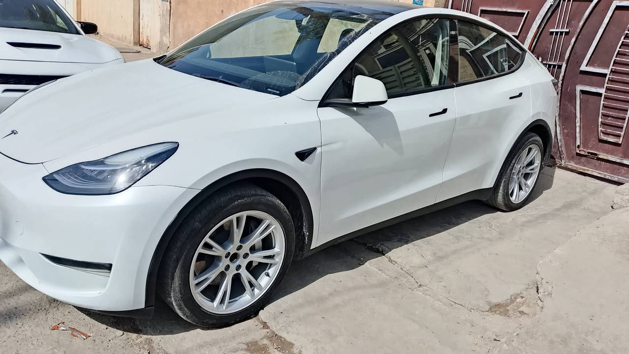 السلام عليكم
للبيع  تسلا Y
وارد امريكي مو ديل 23 رقم بغداد 
بسمي حادث خلفي بدون 
إرباك دبل ماطور  هاتف ***********
