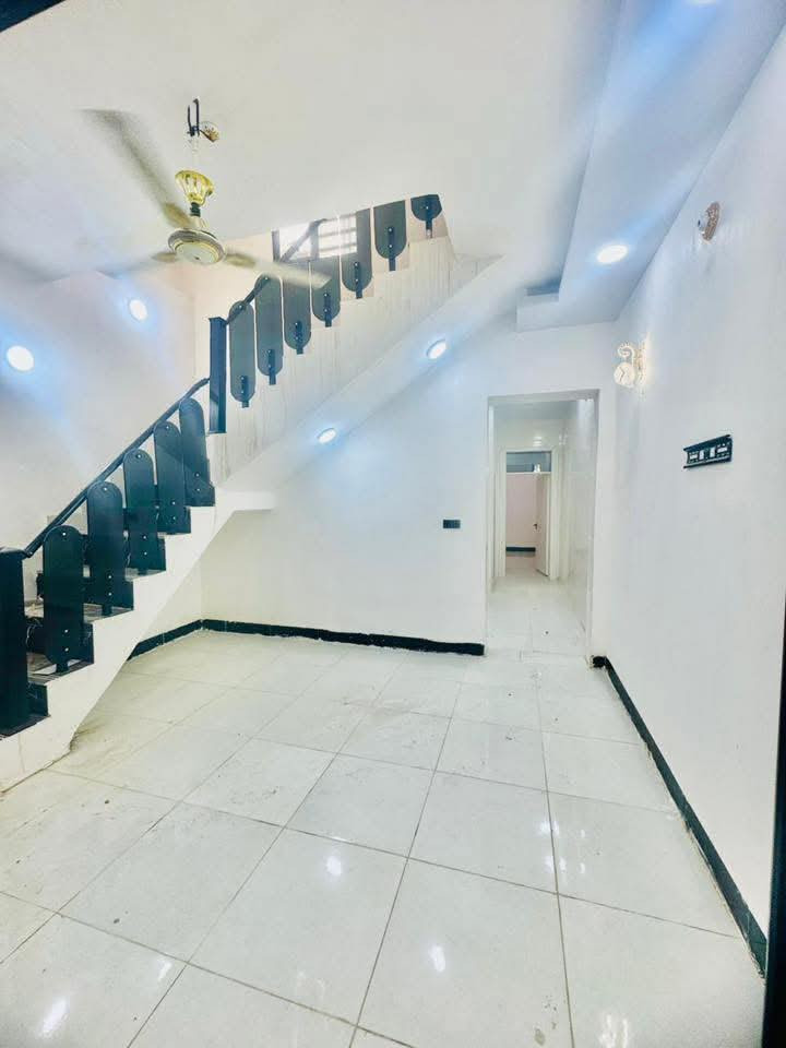 دار لرهن مساحه 80 متر مكانه نجف مجمع بيتي مقابيل مجمع لكرار سعررهن 15 وسنه وقابل لتجديد يحتو عله غرفه ومطبخ ومطبخ حار وحمام 
استفسار

***********
