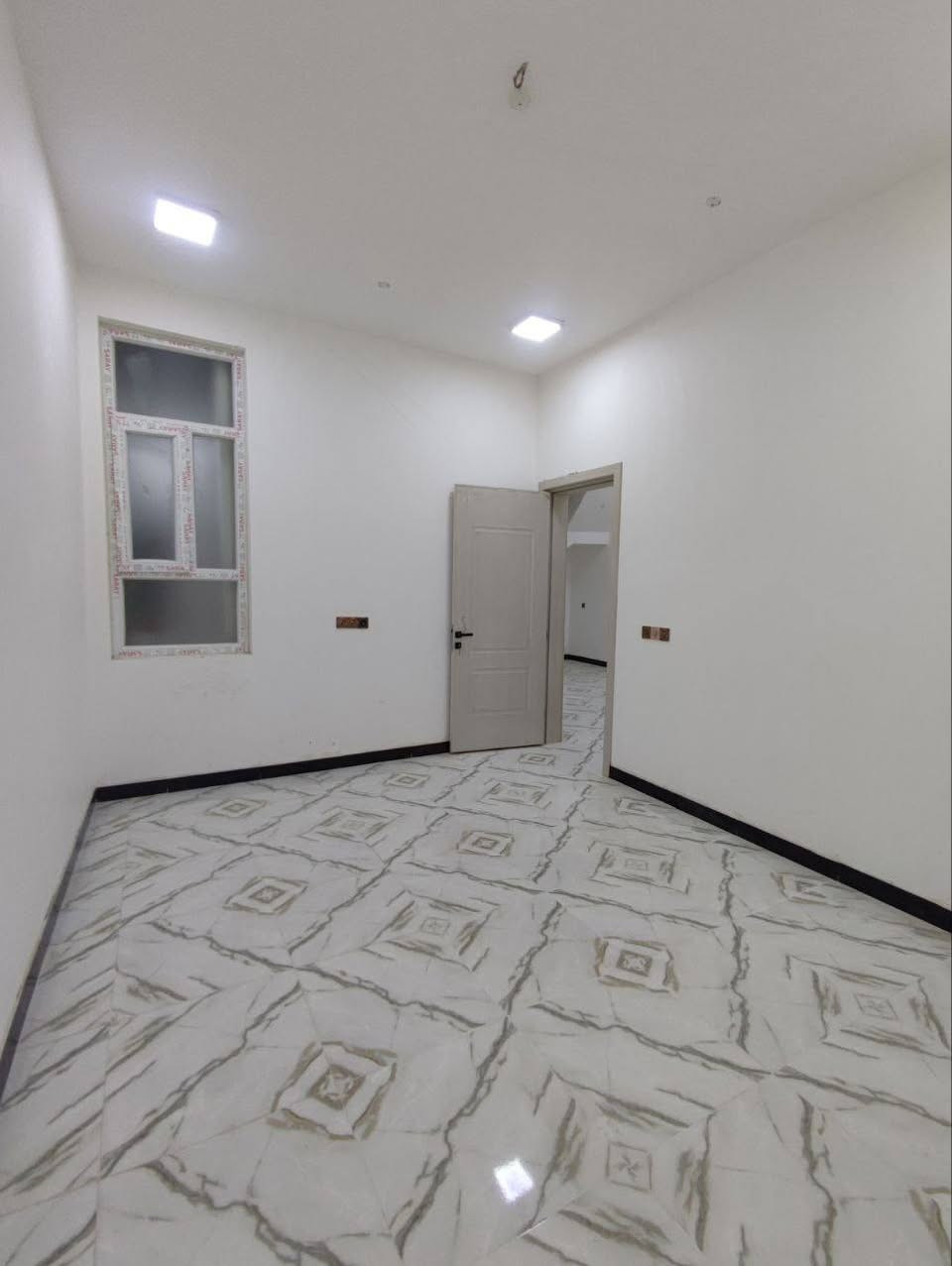 بيت 100 متر بالاسكان الصناعي بل 3000
شغل درجه اولى خدمات كامله شارع تبليط
البناء / طارمه استقبال وصاله وغرفه ومطبخ وصحيات داخليه وخارجيه ومنور
السعر والتفاصيل اتصل ***********
