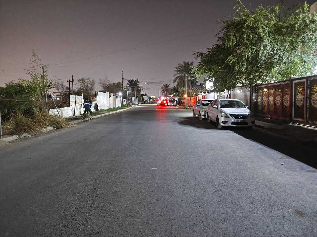 للبيع دار طابو ملك صرف 150متر مربع
10×15سند مستقل بأسم شخص واحد فقط زنجيل على شارعين +تشجير امامي ملاسق بحدود ال50متر شارع عريض 20متر خدمات ماء مجاري كهرباء تبليط رصيف +ساحه فارغة مقابل الدار ممكن تستغل حديقه خارجية 
الدار طابق واحد استقبال هول مطبخ صحيات غرفة نوم بيتونة بناء قديم صب مسلح الزعفرانية حي الزهور الطابو عل شارع العريض مقابل الساحة 
للأستفسار اكثر الاتصال على الرقم التالي *********** علي حامد الجواري مكتب المهيب للوساطة العقارية وأنجاز المعاملات
