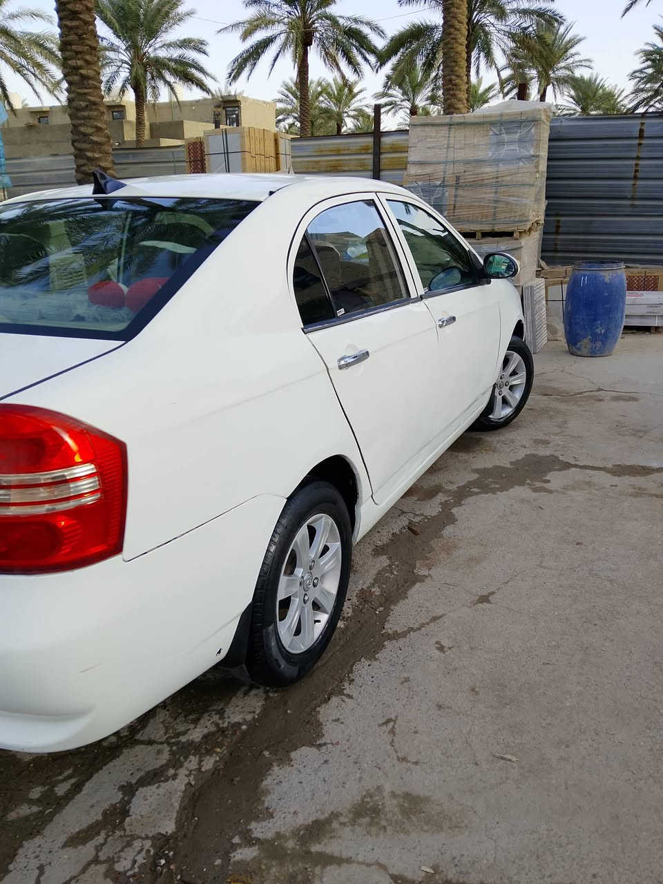 ليفان2012 مصبوغه السيارة مكينه وكير  مكفوله ما بيها اي نقص شغل واطلع سياره باسمي تحويل ثاني يوم سنويه 30تقره كير عادي تبريد تادفئه شغال 35وبيها مجال *********** مكاني دوره
