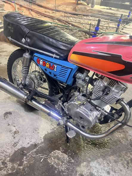 للبيع او مراوس كلك مكينه بارت مفتوحه توه مجفته ولفات جدد كلشي ماعوزه الدراجه نضيفه شوف العبن سعر 350 الف وبيه مجال حك الجيه مامتواجد على الفيس طب واتساب او خابر ***********
