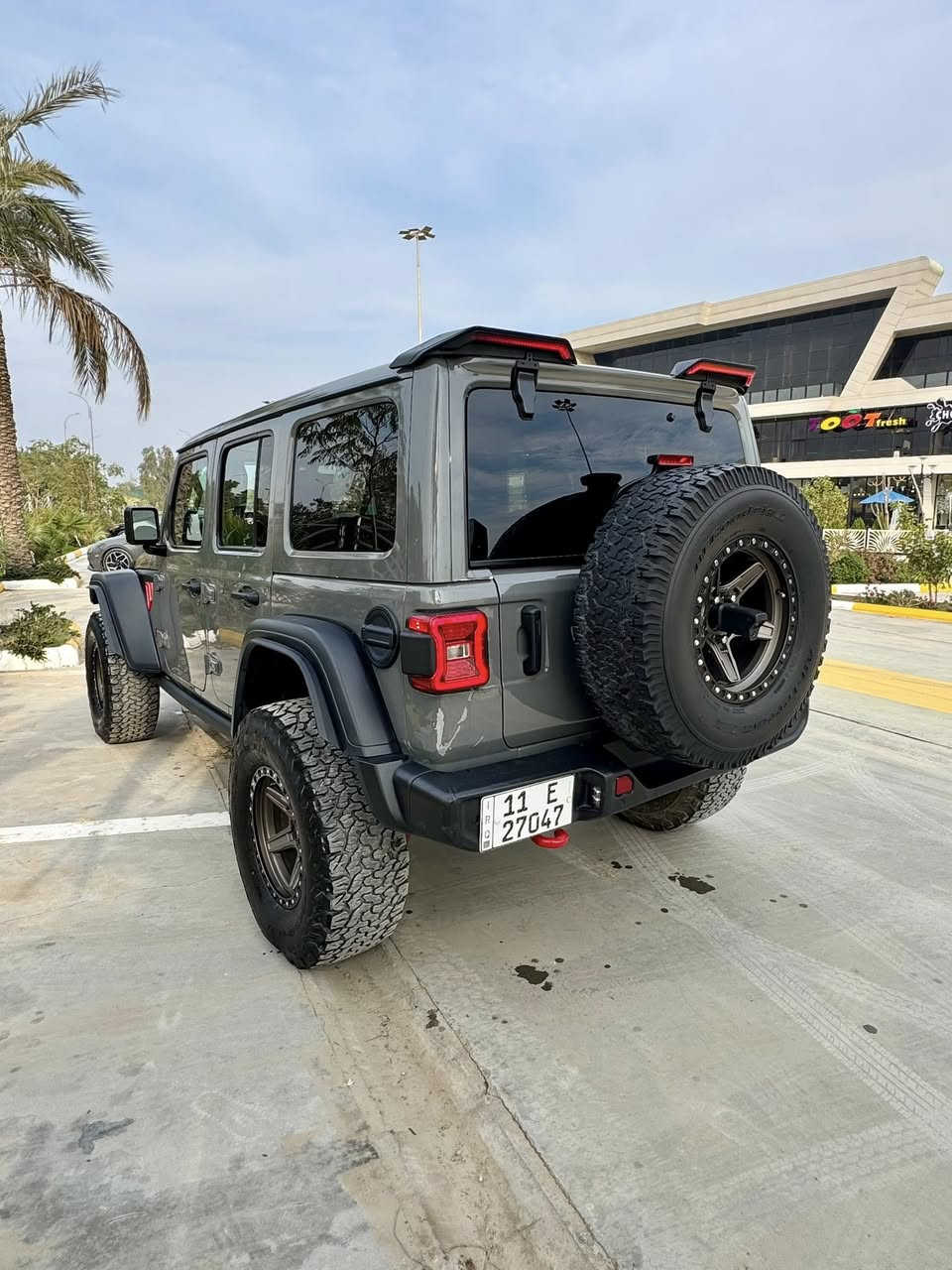 🧿عـــلـئ بــــركـــة الـــلـــه🧿
جيب رانكلر 2022 ريبكون x اعلى فئة رقم بغداد ماشيه 31 الف ميل
عليها ترفيعه موبر بلادي تطلع من شركه بهذا الارتفاع 2.5 انج ويل بيدلوك وتاير بي اف 35 انج سستم صوت الباين ودمام خلفي
اشاير وسكن لد ولايتات لد هيلكات وبك لايت لد نقط عمياء وراردات وحساس خلفي وكامرا
حامل سبير موبر يتحمل وزن وقياس تاير لحد 37 بلادي شاشه اكبر قياس 8.4 بلادي
قفل اكسل ماطور بالريبكون فقط يجي
دعاميه امامي ريبكون
داخل جلد اسود ومطعم  باحمر ودشبول وستيرن وباقي دواخل ومختوم ريبكون بنيد ودواخل ريبكون بلاد
كيجات ديجتل
لون اسمنتي
السياره موجوده  بديـالى وصور الحادث منزلها بدون صبغ فقط بارد يم بك لايت موضح بالصور السعر 35 الف للتواصل ***********
