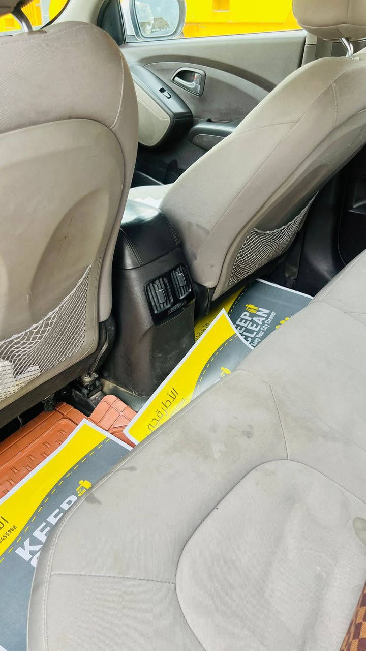 السلام عليكم ورحمة الله وبركاته
السلام عليكم ورحمة الله وبركاته 
من رخصة الادمن المحترم 
هونداي توسان موديل 2025 خليجي 
رقم بغداد ألماني حرف (ر) 
محرك 2000 كير اوتو 6 سرعات 
تبريد قطعتين تخم تايرات جديد السيارة نظيفة واستخدام شخصي بيها تلحيظات بسيطة جدا ماشية 200 الف قابل للزيادة 
مكان السيارة مجمع بسماية السكني 
السعر 145$ 
الاتصال ***********
