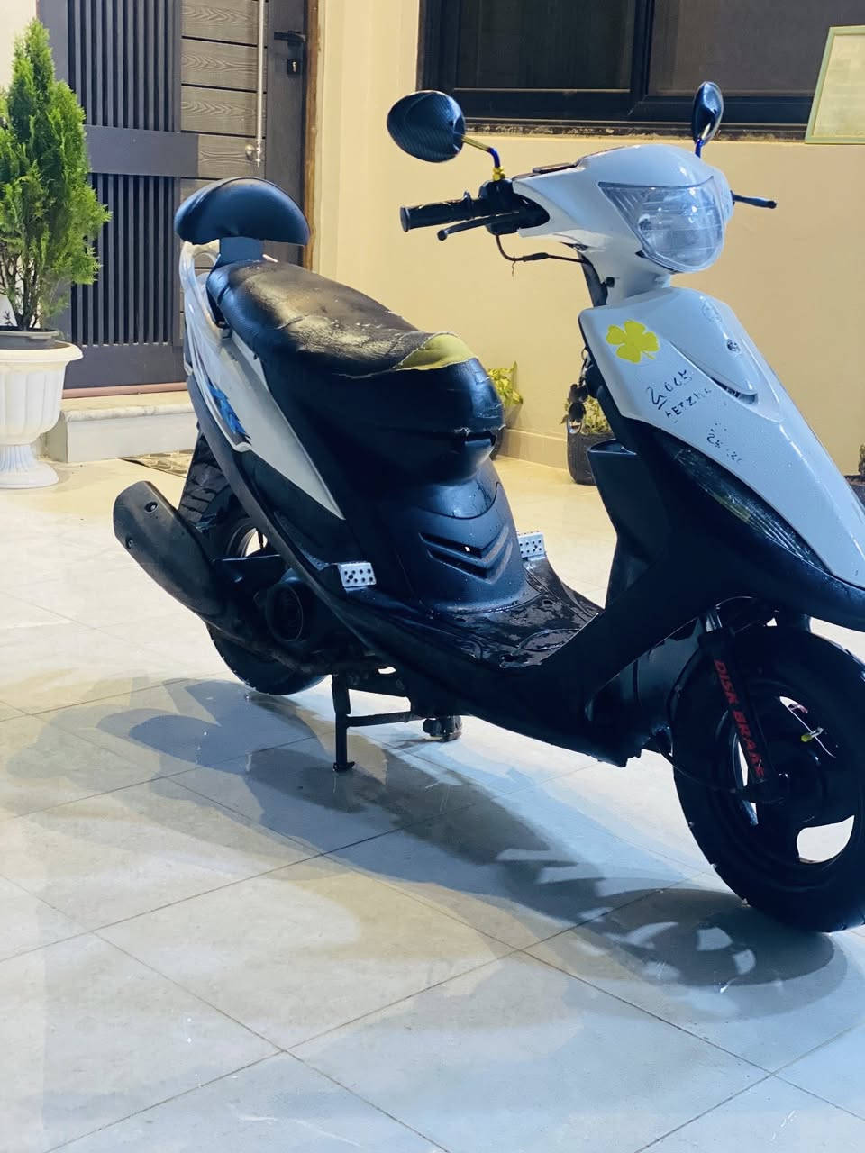 سلام عليكم ماكس عدله للبيع نضافه ميه بل ميه دراجه كفاله عامه بس بيها شي واحد براغي الكور ملعوب بيهن والدراجه بلادين عنواني حله مركز المدينه السعر ٧٠٠وبيها مجال رقمي ***********
