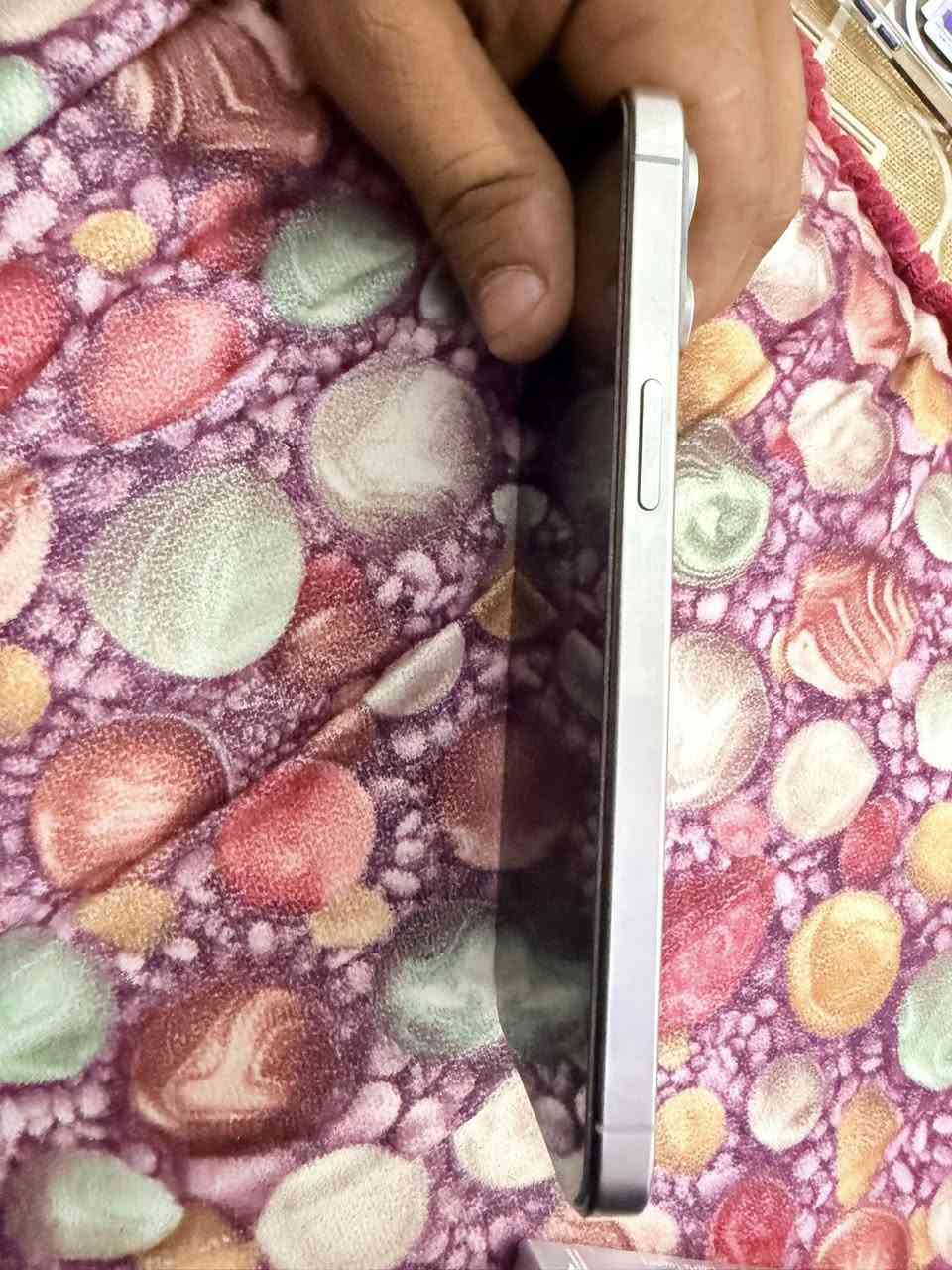 آيفون 15برو ماكس نضيف فول كفاله عامه بطاريه 90عدد الشحنات 500فقط الاتصال على الرقم *********** العنوان واسط الصويره
