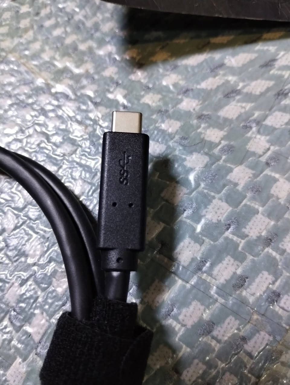 اسم المنتج: كيبل طاقة وبيانات بقدرة 100وات و10Gbps من ماركة eve
العلامة التجارية: eve
اللون: أسود 
العدد: 1
الحالة: جديد
السعر: 13 ألف دينار

متوفر توصيل لكل أنحاء العراق 🚕🚀🌀

⛔ مواصفات المنتج:-

الأداء: معتمد بتقنية USB SuperSpeed، يدعم سرعات نقل بيانات تصل إلى 10 جيجابت في الثانية.

توصيل الطاقة: يدعم تقنية USB Power Delivery 3.0 بقدرة تصل إلى 100 واط.
----------------------------------------------------------

ناوی بەرهەم: eve 100W 10Gbps پاوەر و کێبڵی داتا
 مارکە: ئێڤ
 ڕەنگ: ڕەش
 بڕی: 1
 مەرج: نوێ
 نرخ: 13 هەزار دیناری عێراقی

 گەیاندن لە سەرتاسەری عێراق بەردەستە 🚕🚀🌀

 ⛔ تایبەتمەندییەکانی بەرهەم:

 کارایی: بڕوانامەی USB SuperSpeed ​​ی هەیە، پشتگیری لە خێرایی گواستنەوەی زانیاری دەکات تا 10 Gbps.

 گەیاندنی کارەبا: پشتگیری لە USB Power Delivery 3.0 دەکات بە توانای تا 100W.

 ----------------------------------------------------------

Product Name: eve 100W 10Gbps Power & Data Cable
Brand: eve
Color: Black
Quantity: 1
Condition: New
Price: 13,000 Iraqi Dinars

Delivery available throughout Iraq 🚕🚀🌀

⛔ Product Specifications:

Performance: USB SuperSpeed ​​certified, supports data transfer speeds up to 10 Gbps.

Power Delivery: Supports USB Power Delivery 3.0 with up to 100W.

-------------------------------------------------------


**إذا كنت صاحب هذا الإعلان وتريد حذفه لأي سبب، رجاءا أرسل رسالة إلى الدعم الفني**