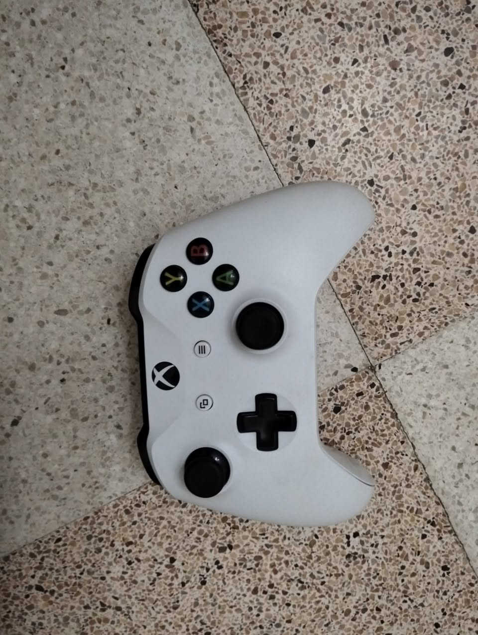 Xbox one s 
منات اوريجين 
ولاية برج بوعراريج بلدية عين تاغروت


**إذا كنت صاحب هذا الإعلان وتريد حذفه لأي سبب، رجاءا أرسل رسالة إلى الدعم الفني**