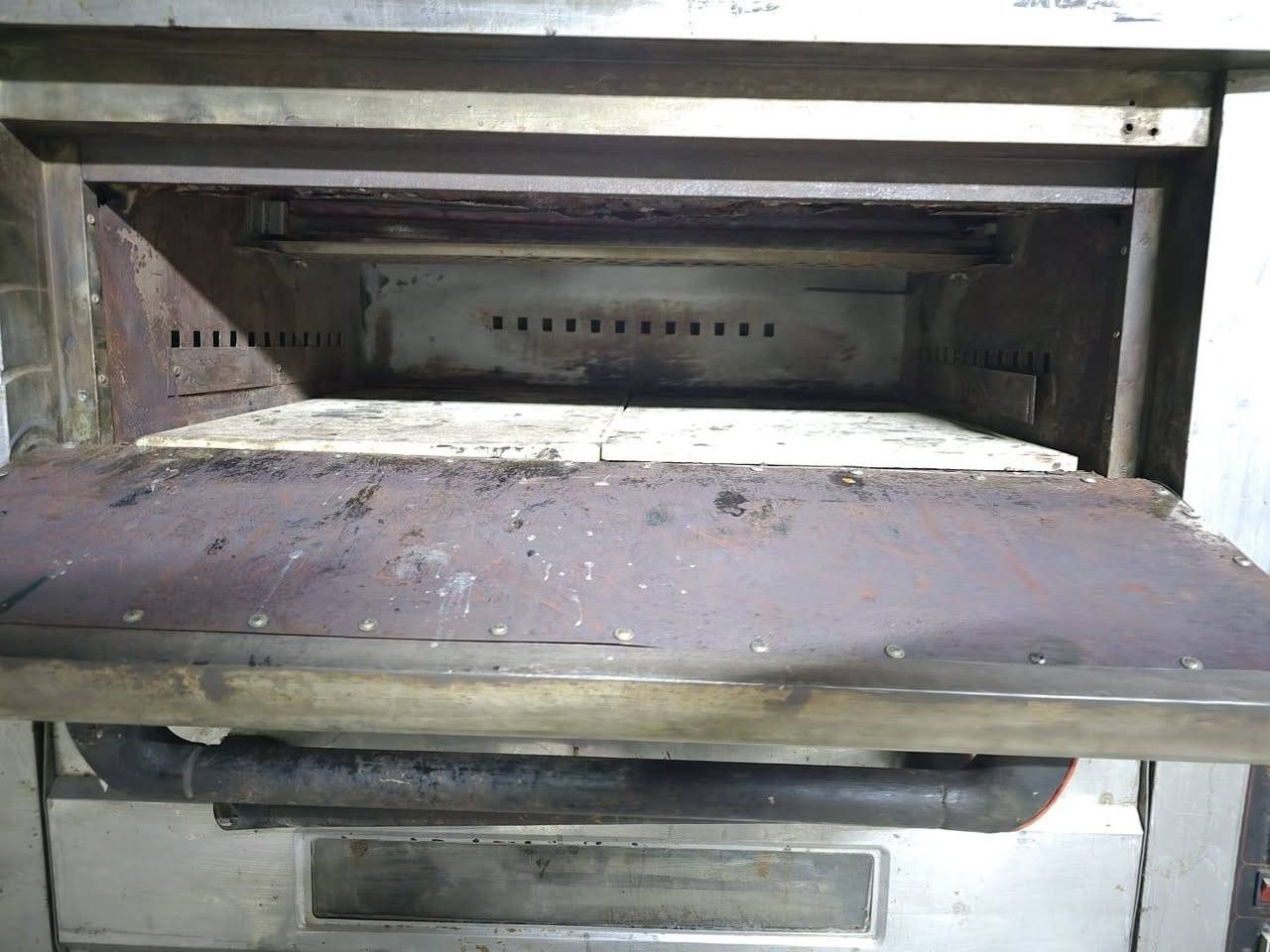 السلام عليكم / فرن لبيع يشتغل كهرباء و غاز/المكان بغداد البلديات
***********
