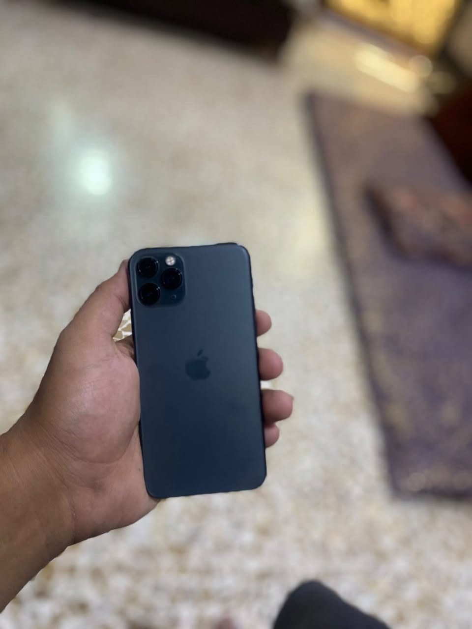 آيفون 11برو فقط
ذاكره 256 

مبدل شاشه اصليه جي اكس 

بطاريه بلادي 73

كامرات فول +كامره اماميه واكفه 

فيس إيدي شغال شرط 

سعر 210 

لتواصل ***********
