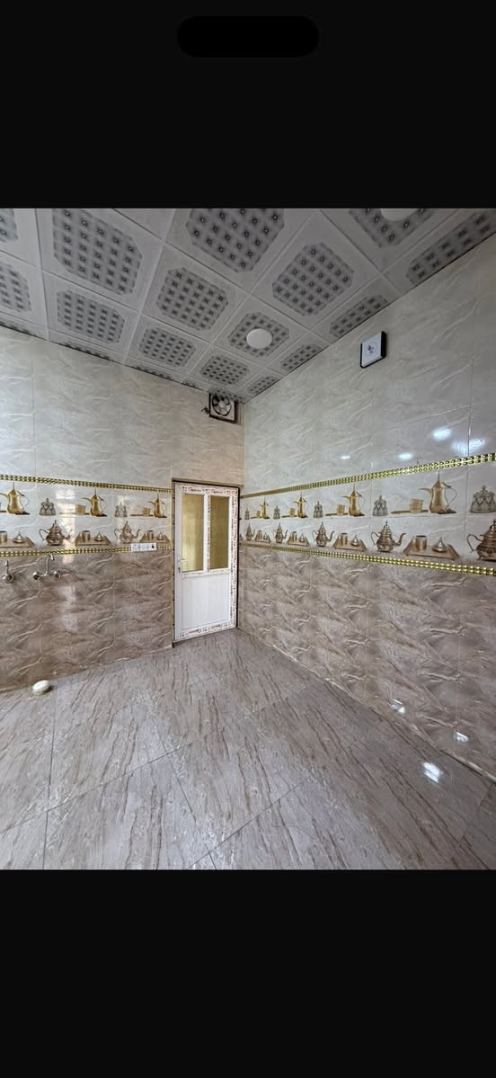 دار للبيع الديوم التصنيع
مساحة ١٥٠ متر 
بيت طابقين معزول كل طابق وحد
كل طابق يحتوي
٢ غرفة نوم + صحيات + استقبال + ٢ مجموعة صحية
السعر ٧٧ مليون وبي مجال
للاتصال ***********
مكتب يوسف للعقار
