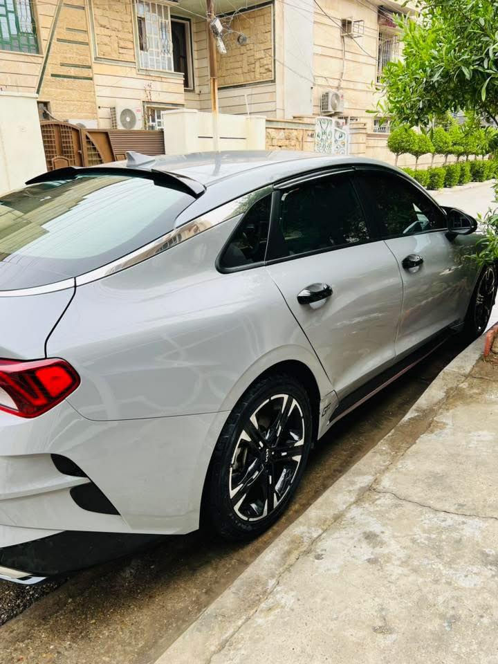 السلام عليكم
كي فايف 2022 باسمي رقم بغداد صارلها سنتين عندي

جي تي لاين فول مواصفات عدا البانوراما 

محرك كير مكفولات 

محرك 1600 تيربو 🚀

ماشيه 70 كيلو متر … 

حادثها جهه عكس السائق 3 قطع 

تايرات جدد وباتري جديد سياره الحمدلله مناقصها برغي 

السعر 178 $ وبيها مجال

مكان السياره السيديه رقم الهاتف( *********** )
