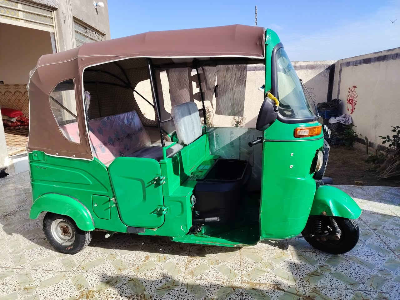 السلام عليكم شباب تكتك للبيع موديل 21اوراق المصطفى اوراق اصولي تكتك مكينه مفتوحه ول كشر شوفت عينك  السعر 6250وبيه مجال مكاني بابل الحمزه الغربي هذه رقمي ***********
